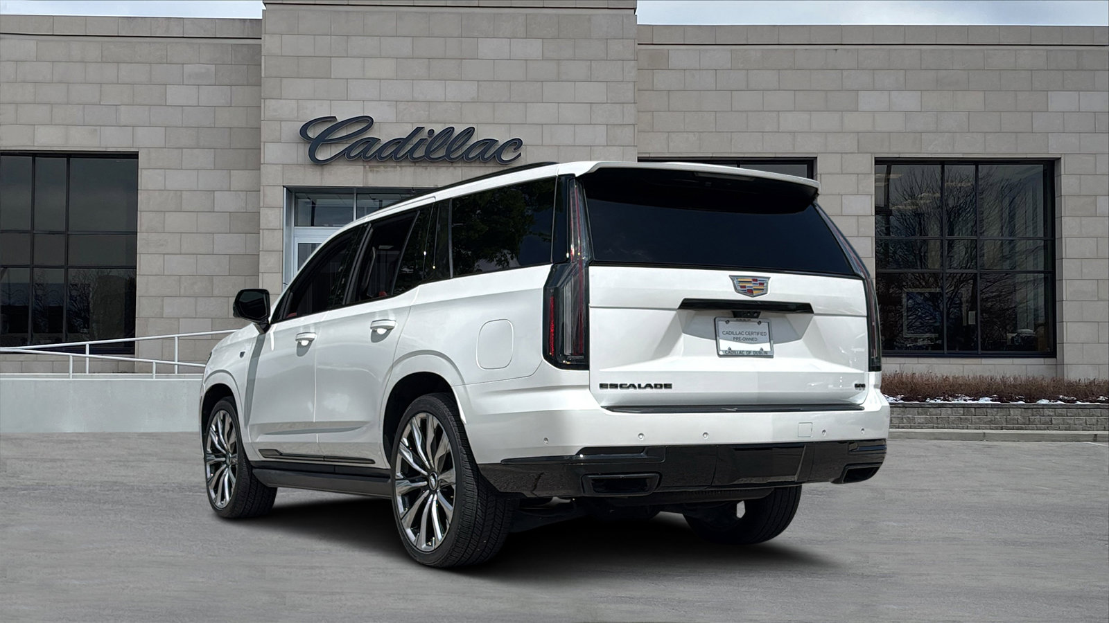 Certified 2025 Cadillac Escalade Premium Luxury w/ Touring Package AWD/4WD image 4