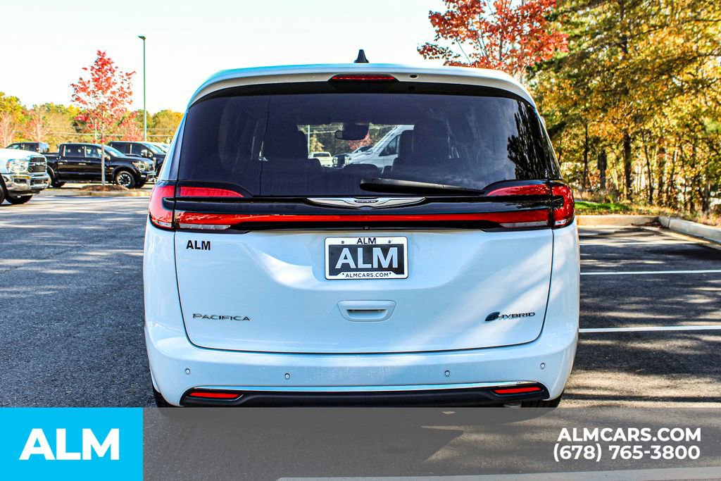 Used 2024 Chrysler Pacifica Select image 11