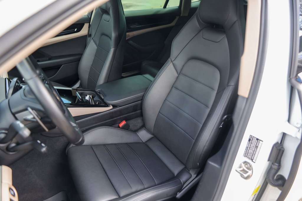 Used 2024 Porsche Panamera image 7