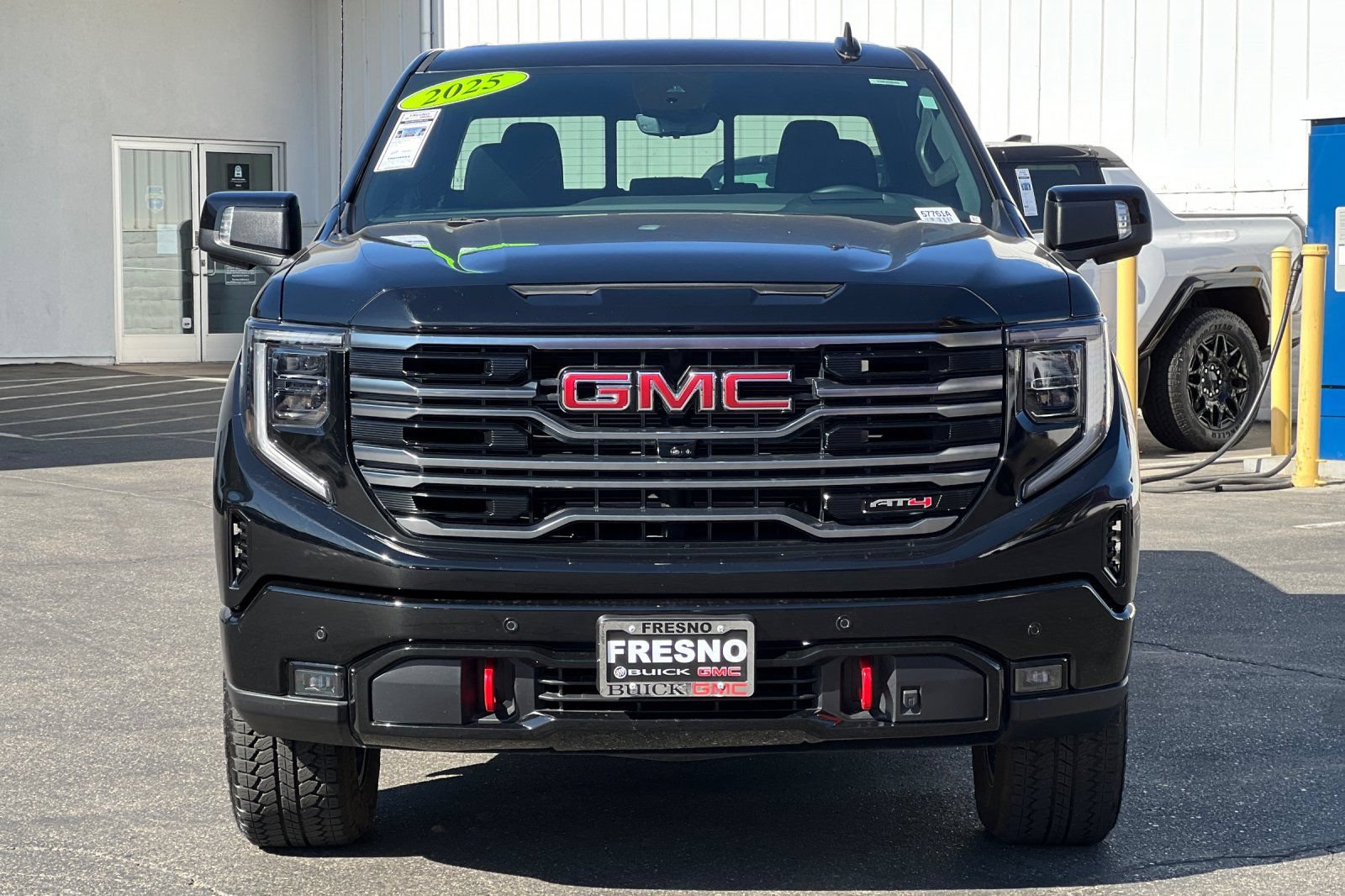 Used 2025 GMC Sierra 1500 AT4 w/ Technology Package AWD/4WD image 9