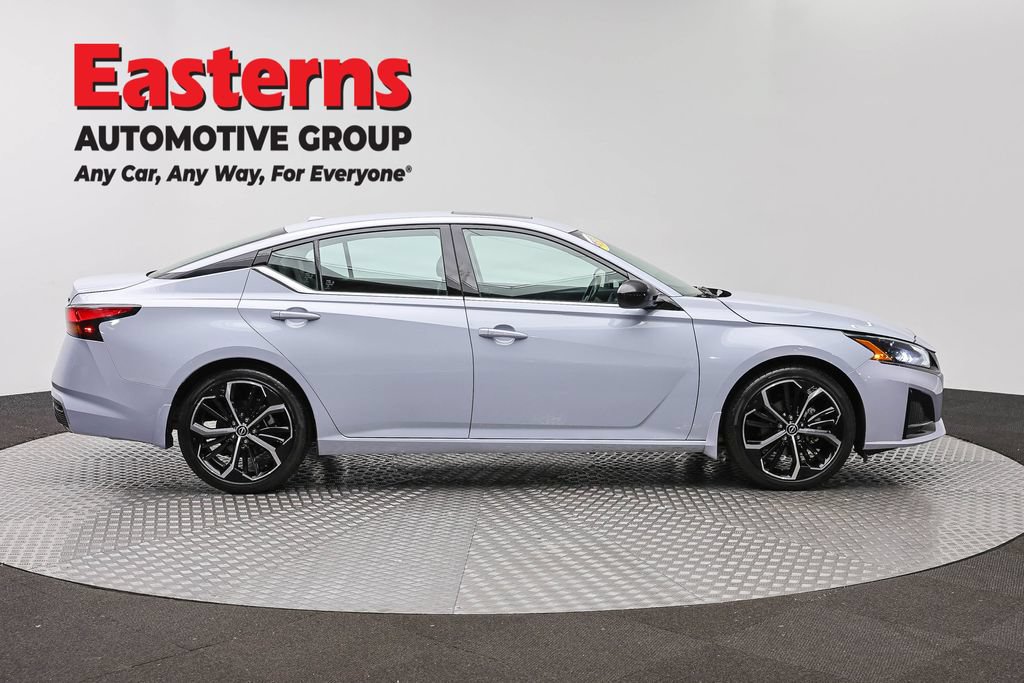 Used 2023 Nissan Altima 2.5 SR w/ SR Premium Package FWD image 4