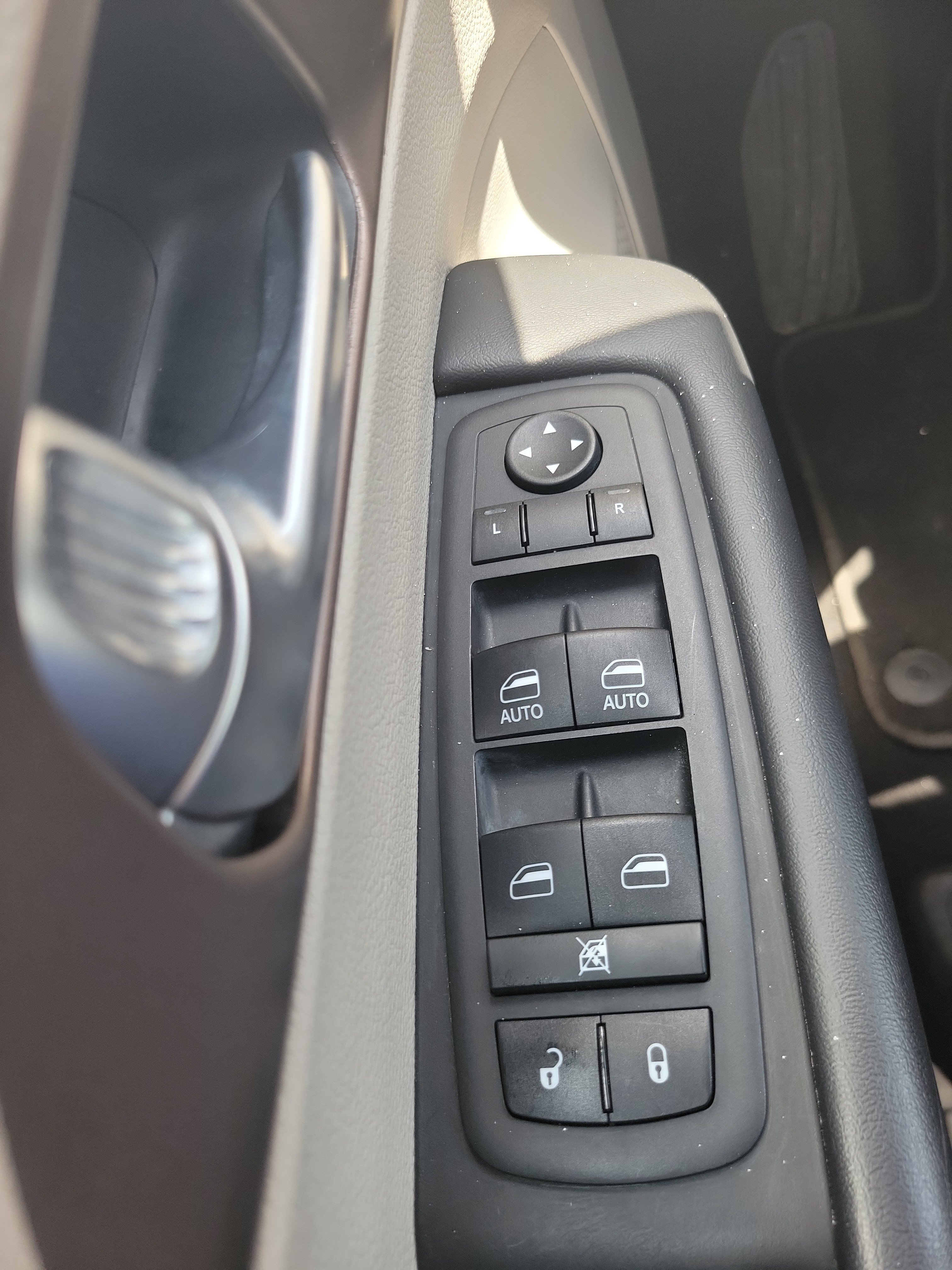 Used 2024 Chrysler Voyager LX FWD image 20