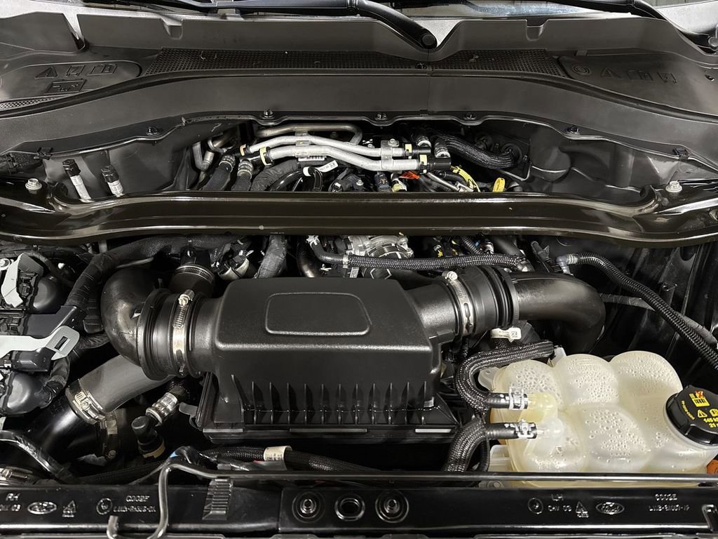 Used 2022 Ford Explorer Platinum w/ Equipment Group 601A AWD/4WD image 27