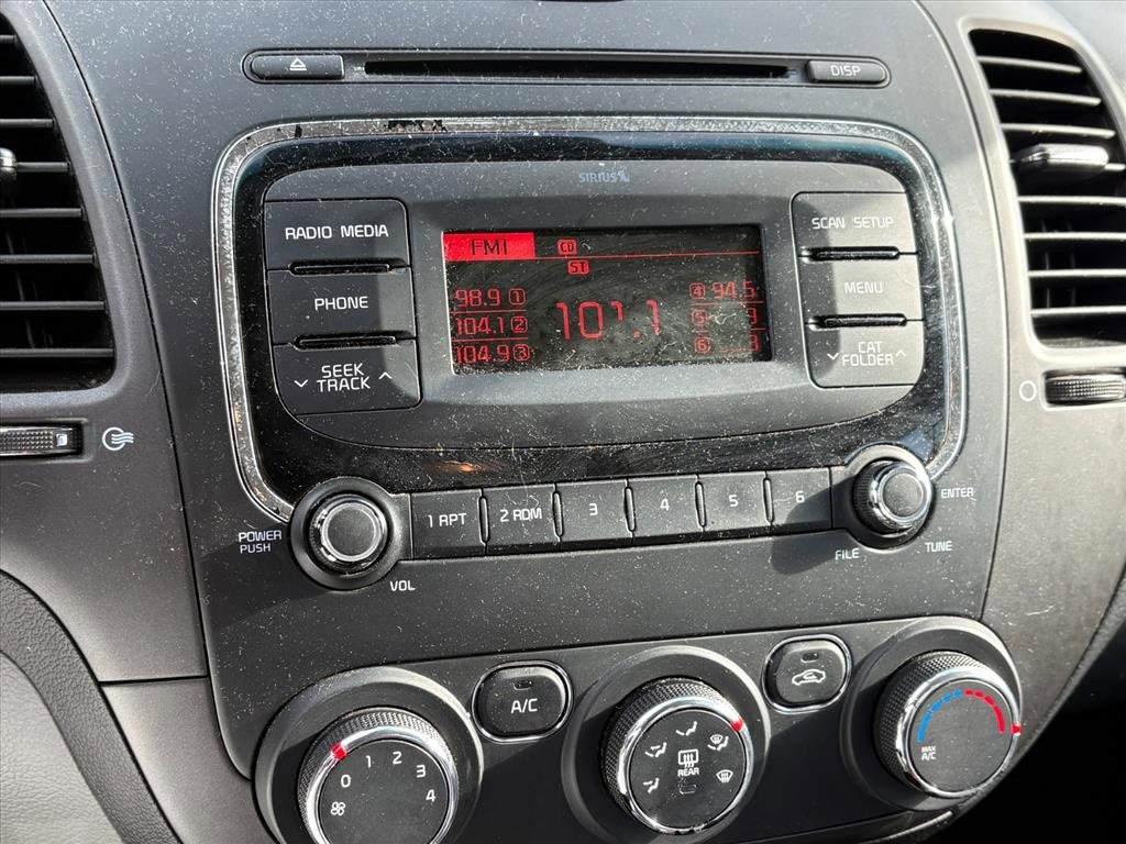 Used 2017 Kia Forte LX image 9