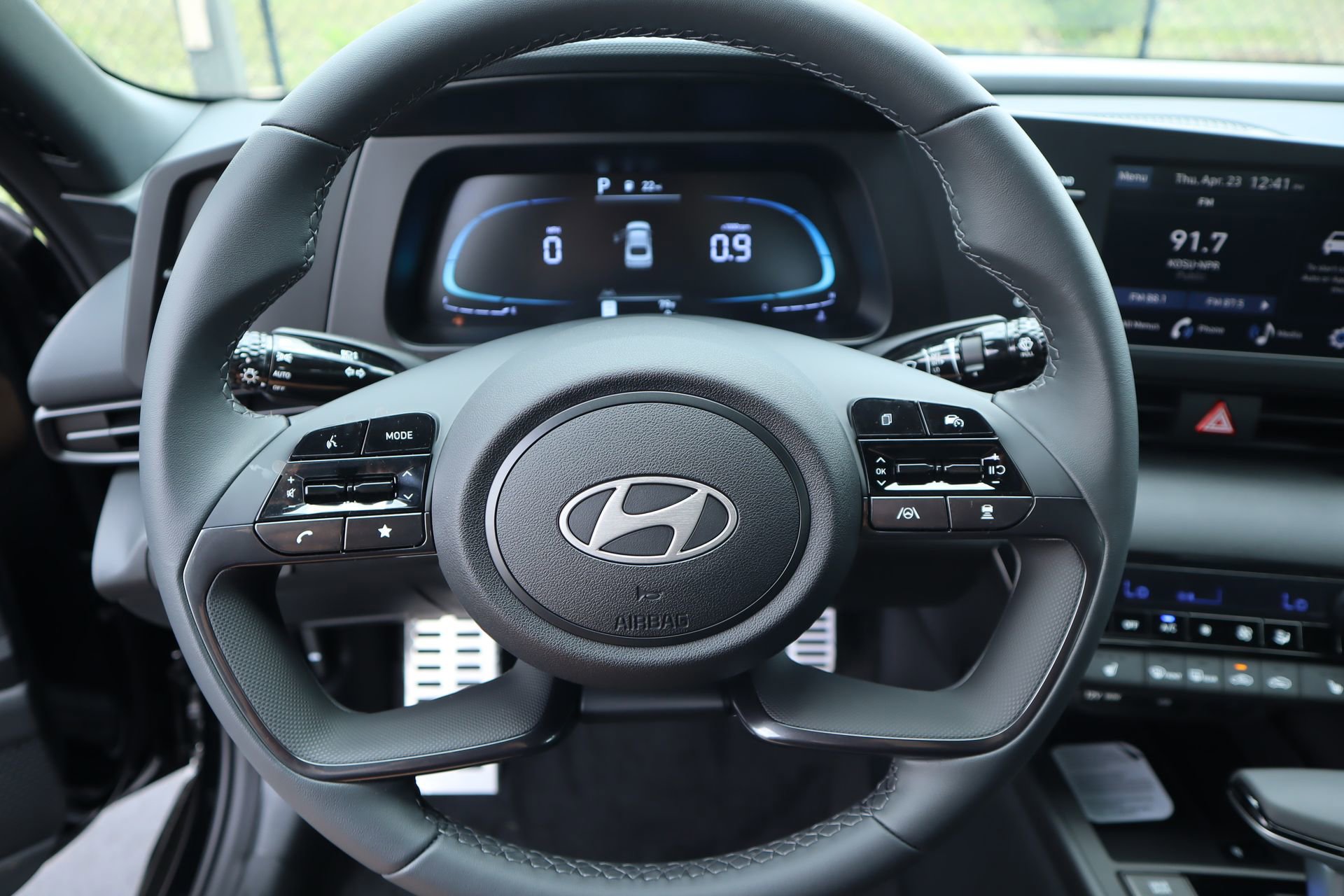 New 2026 Hyundai Elantra SEL Sport FWD image 3