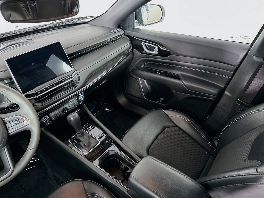 Used 2023 Jeep Compass Altitude image 32