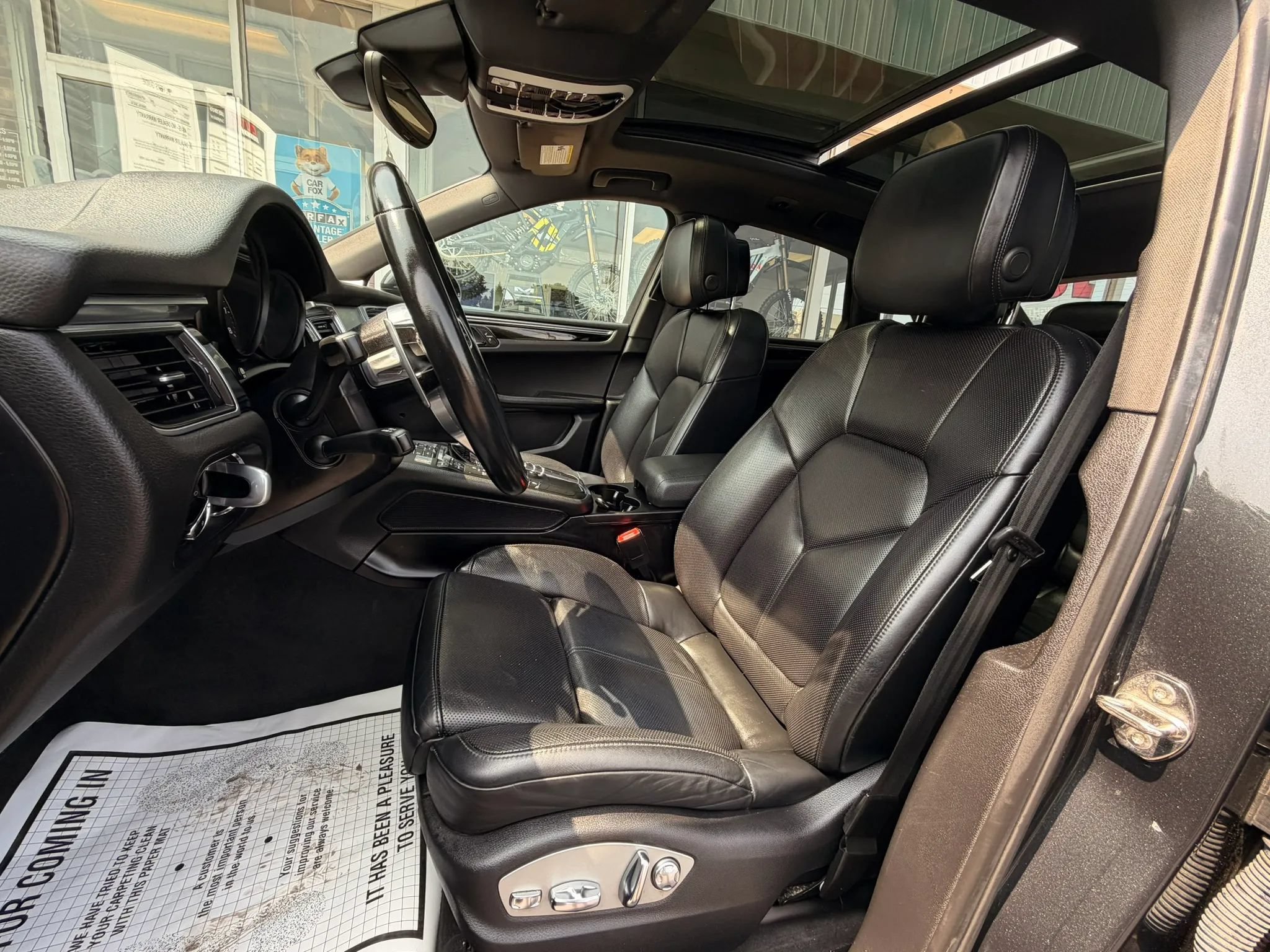 Used 2018 Porsche Macan Sport Edition AWD/4WD image 10