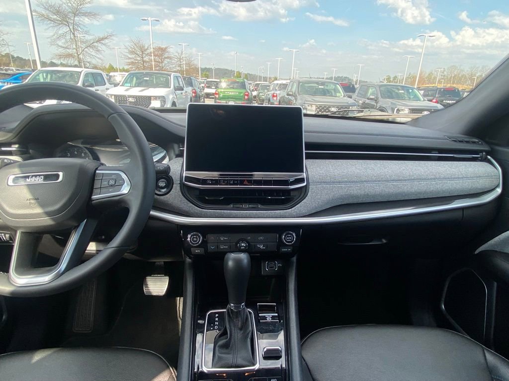 Used 2024 Jeep Compass Latitude image 25