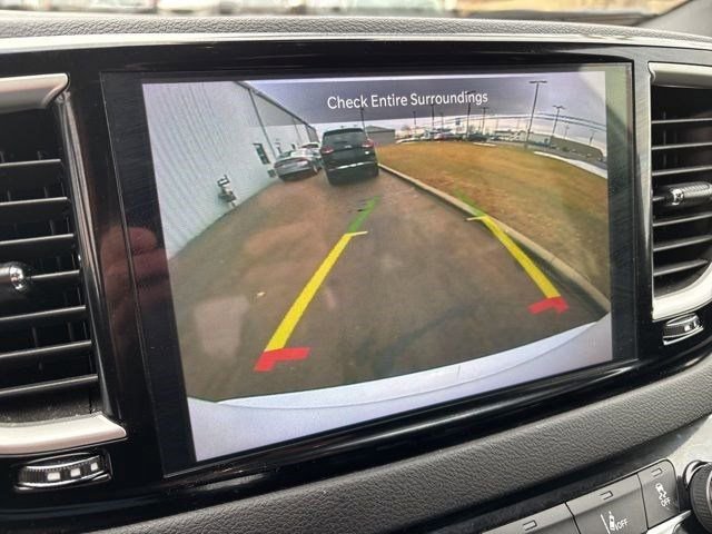 Used 2025 Chrysler Pacifica Select image 22