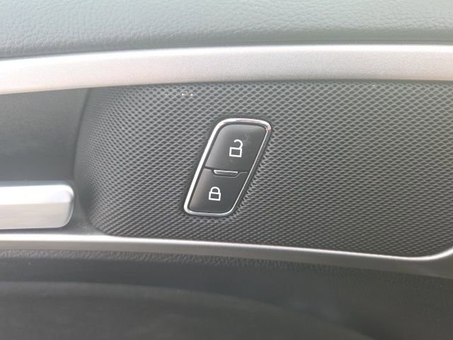 Used 2020 Ford Fusion SE image 18