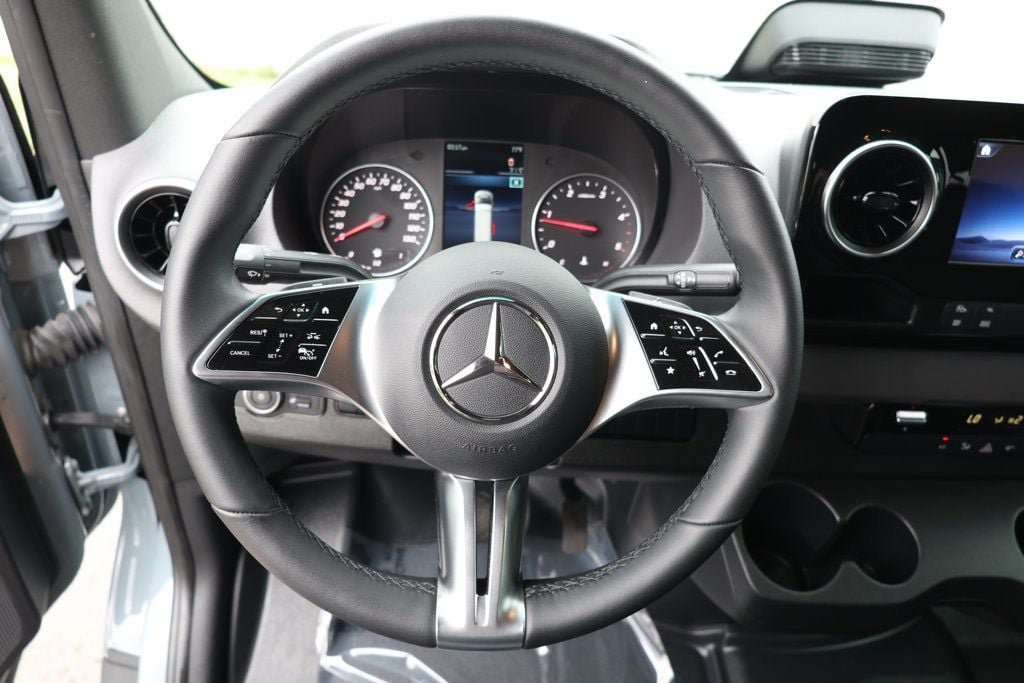 Used 2025 Mercedes-Benz Sprinter 2500 image 12