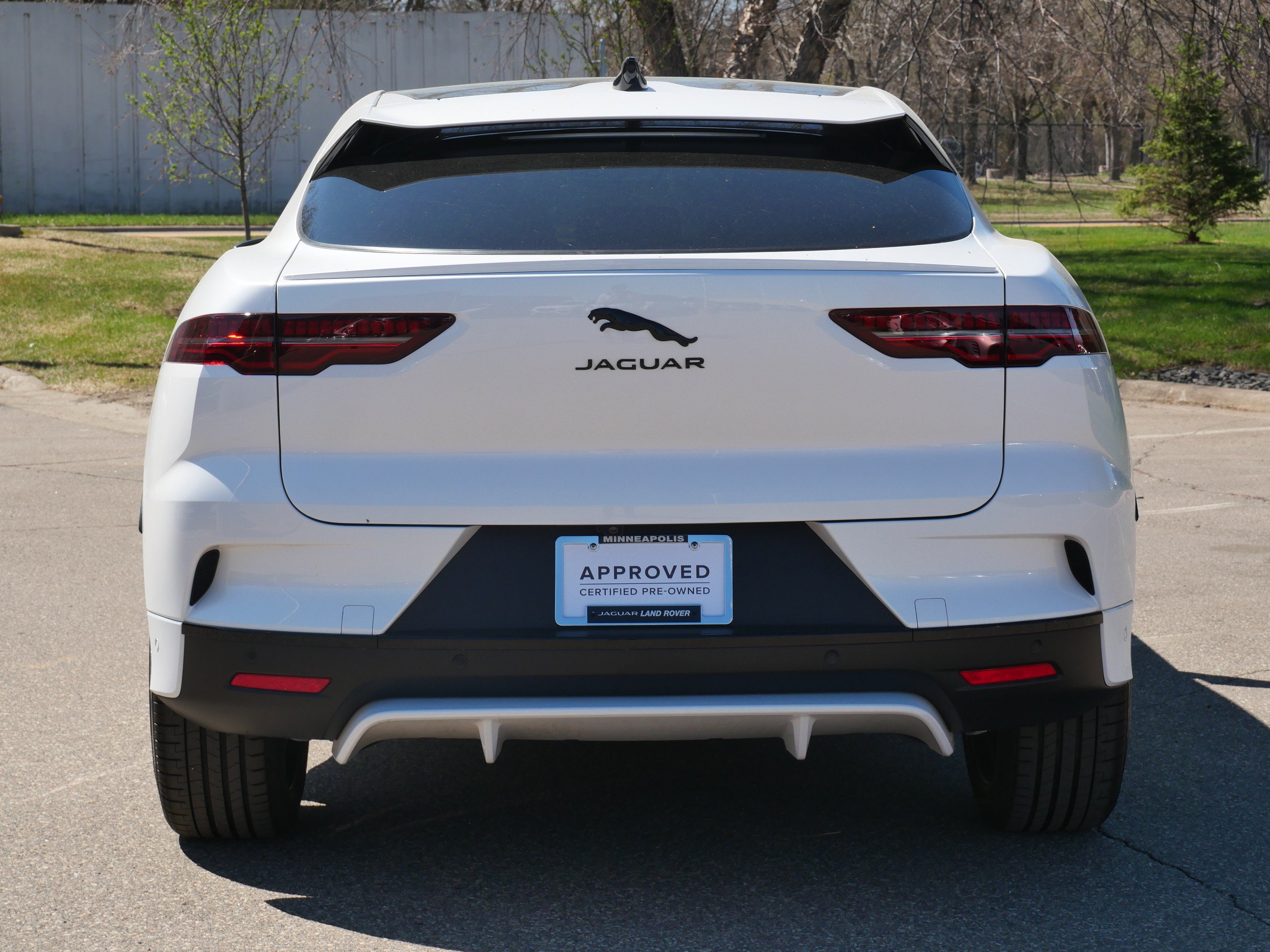 Certified 2024 Jaguar I-PACE R-Dynamic HSE AWD/4WD image 4