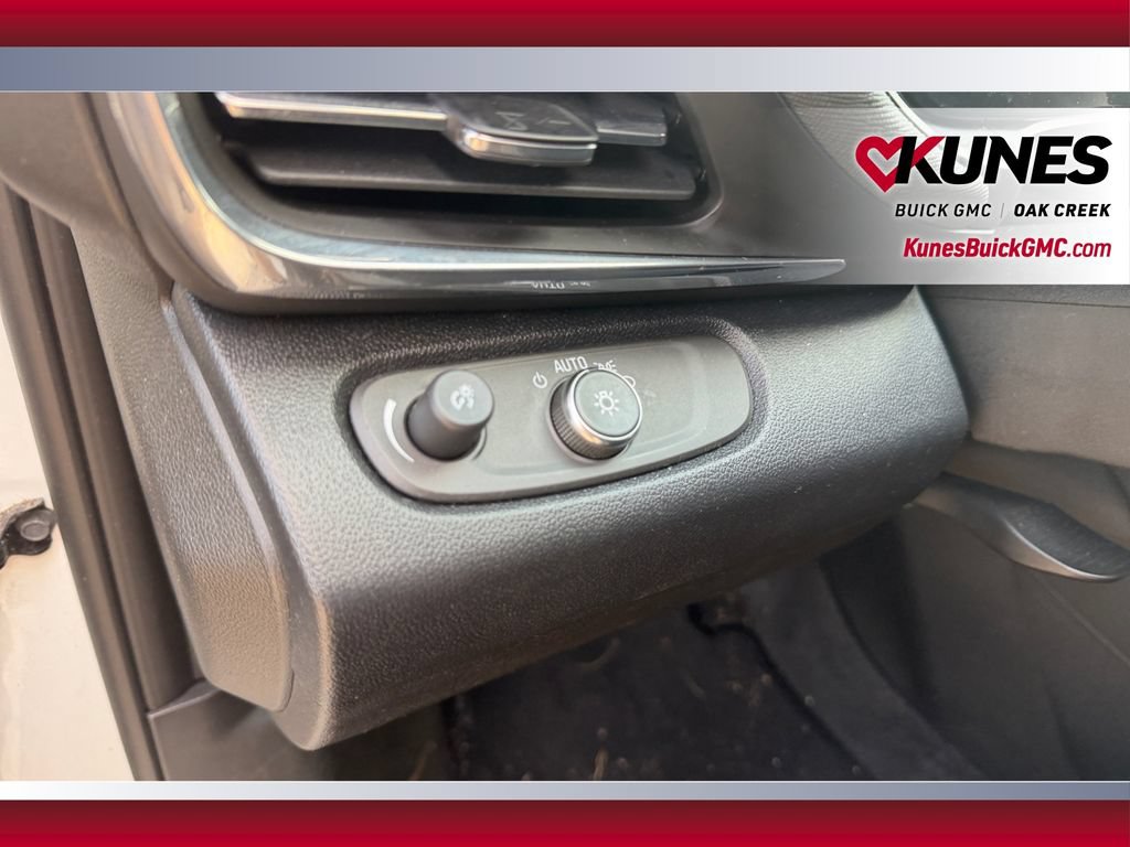 Used 2025 Buick Envista Preferred w/ Convenience I Package FWD image 19