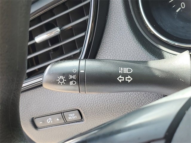 Used 2018 Nissan Rogue S image 15