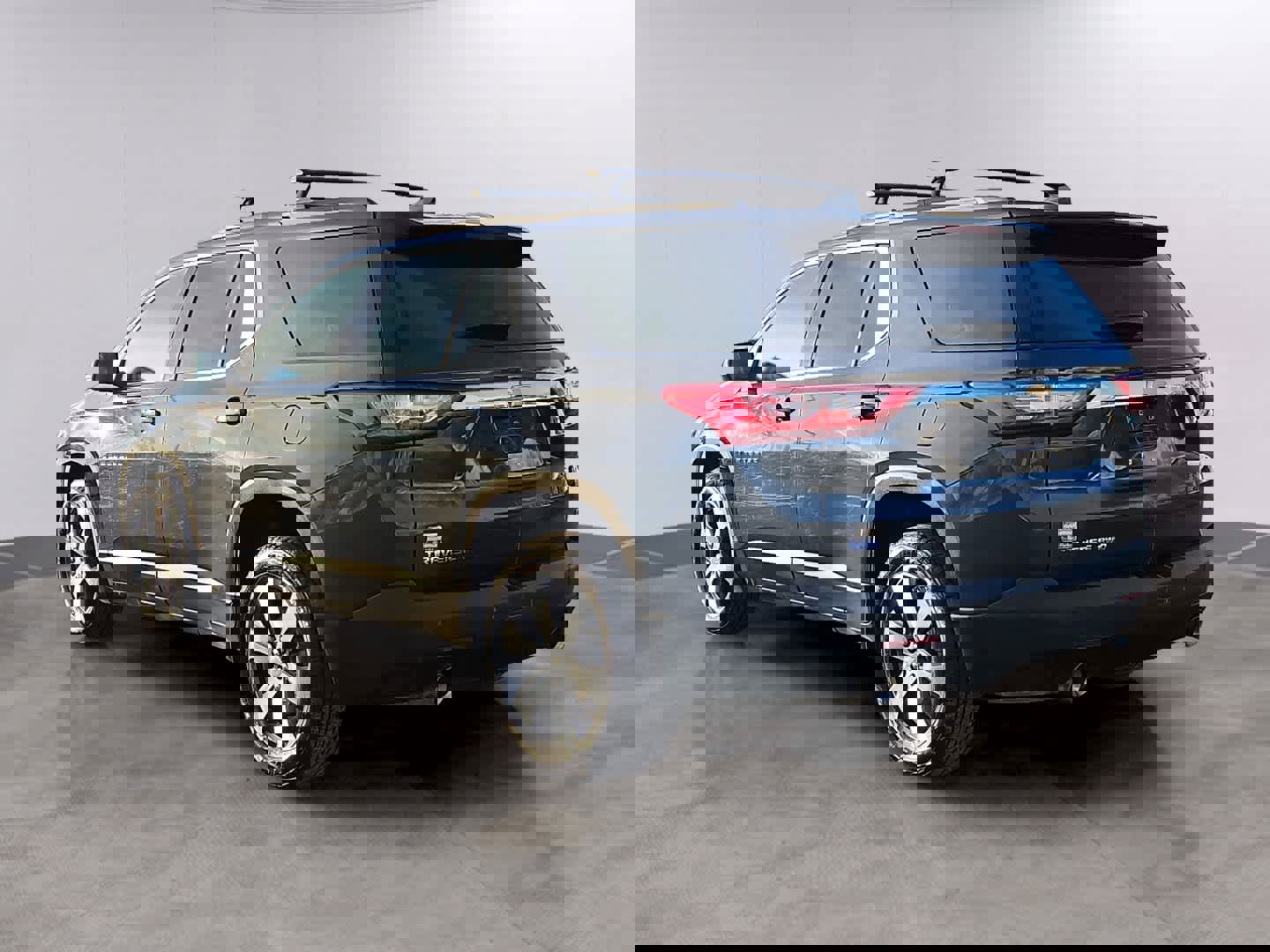 Used 2021 Chevrolet Traverse LT w/ LT Premium Package image 6