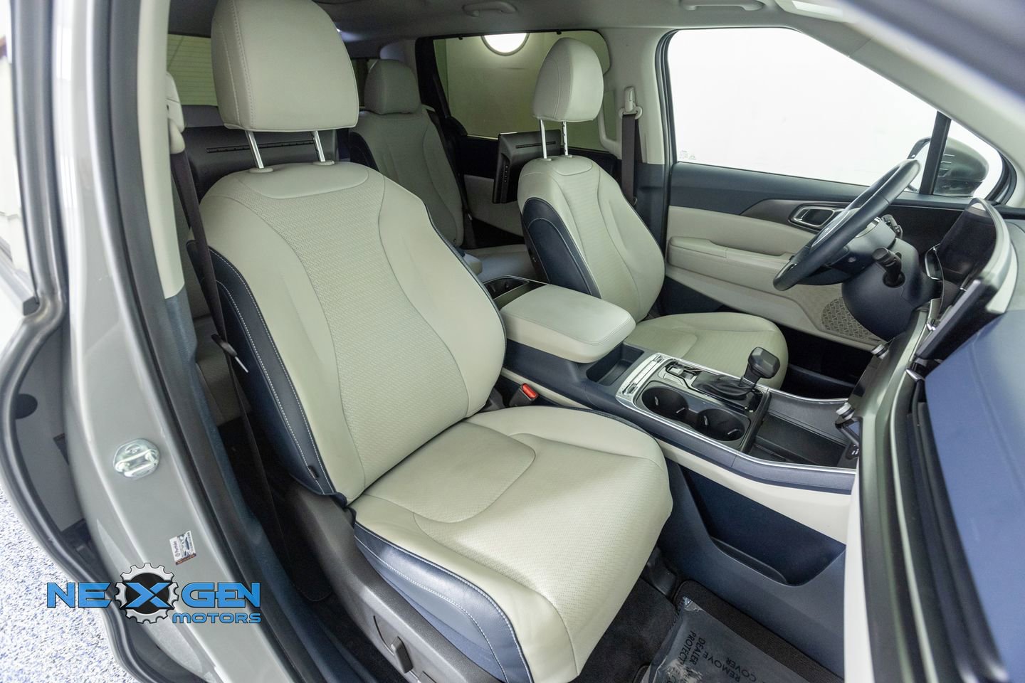 Used 2025 Kia Carnival SX Prestige FWD image 44