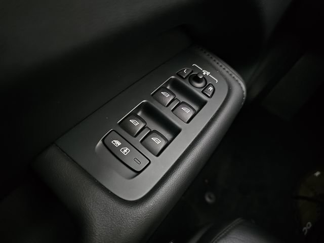Used 2023 Volvo XC60 B5 Plus w/ Climate Package AWD/4WD image 13