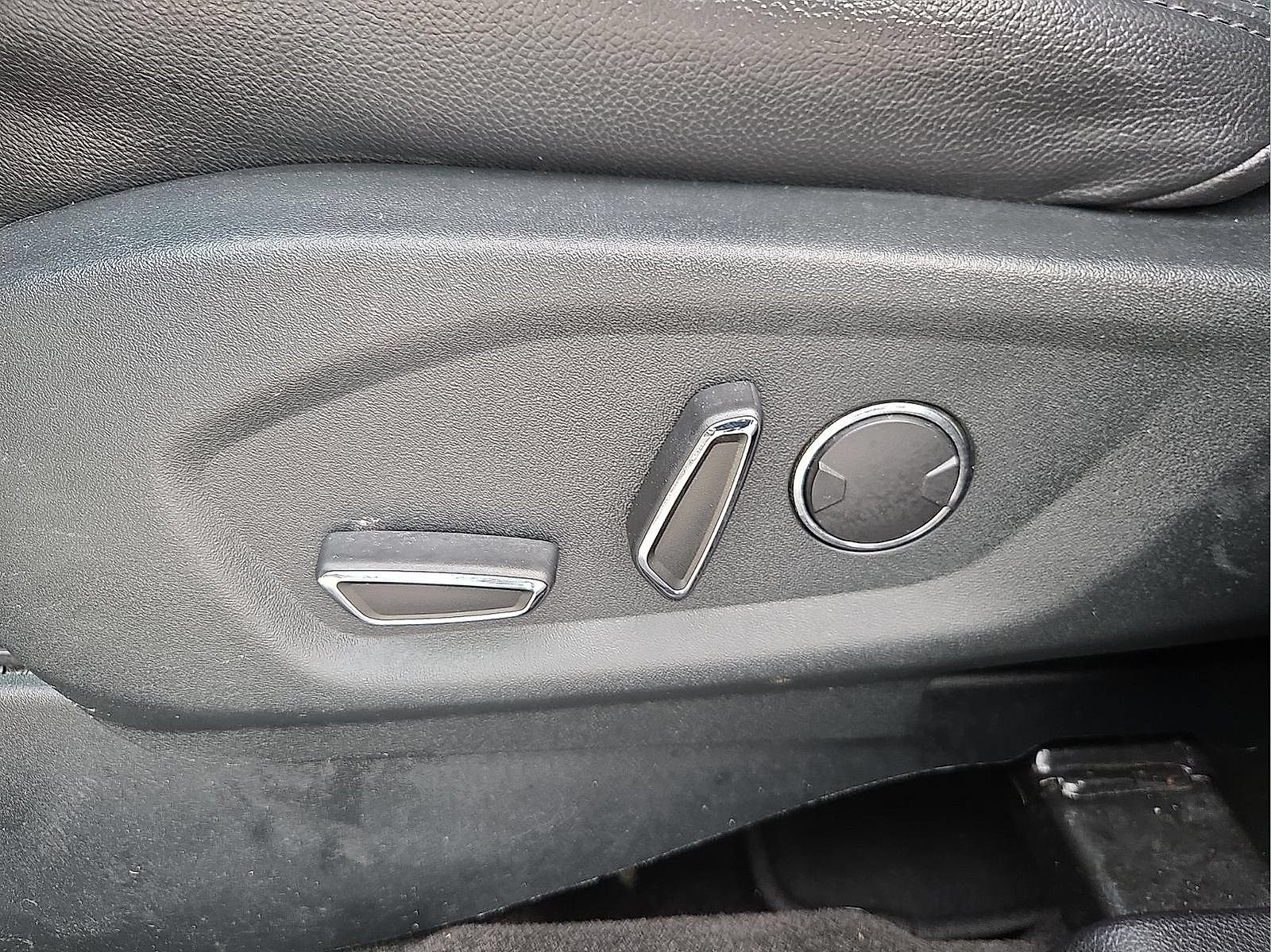 Used 2018 Ford Explorer XLT FWD image 16