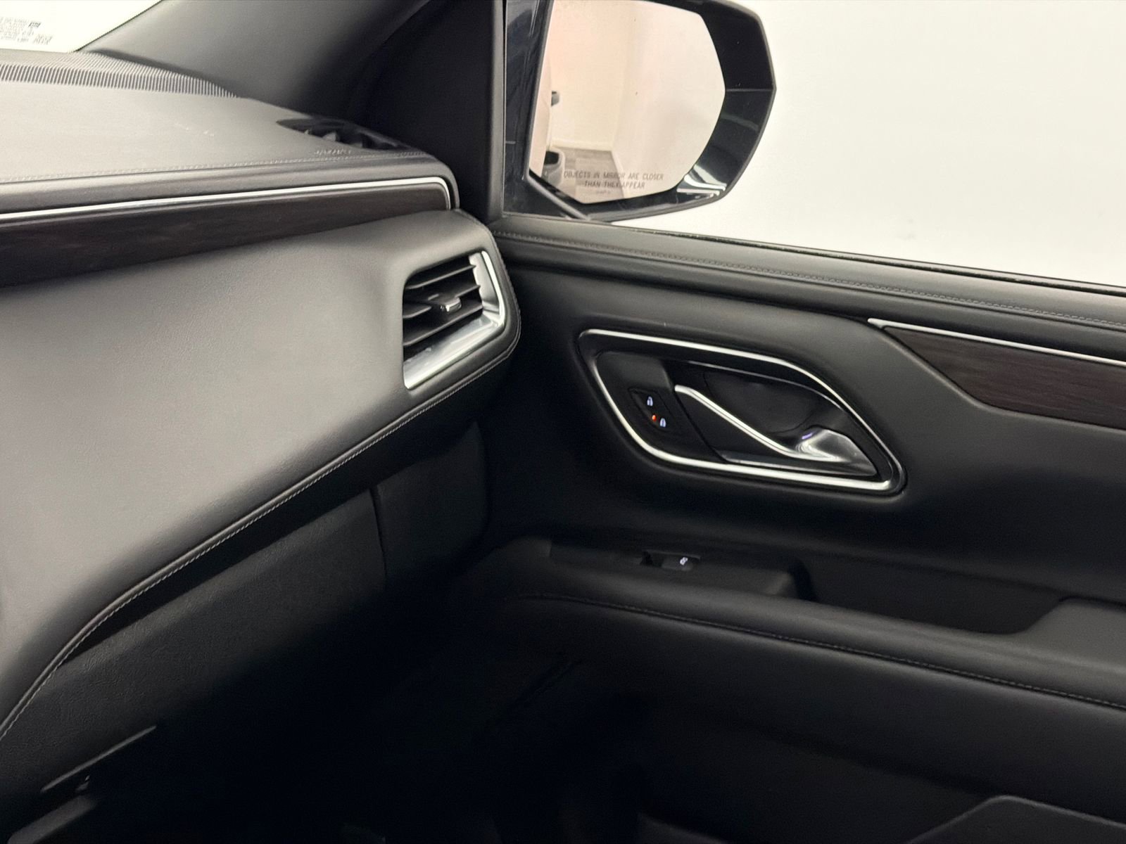 Used 2024 Chevrolet Suburban LT image 33