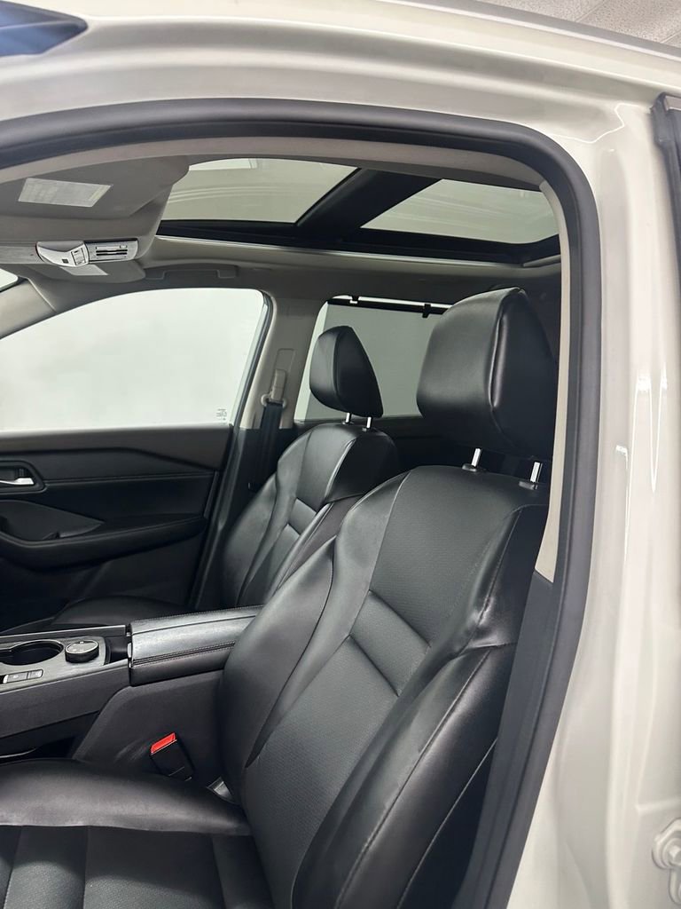 Used 2022 Nissan Rogue SV w/ SV Premium Package AWD/4WD image 12
