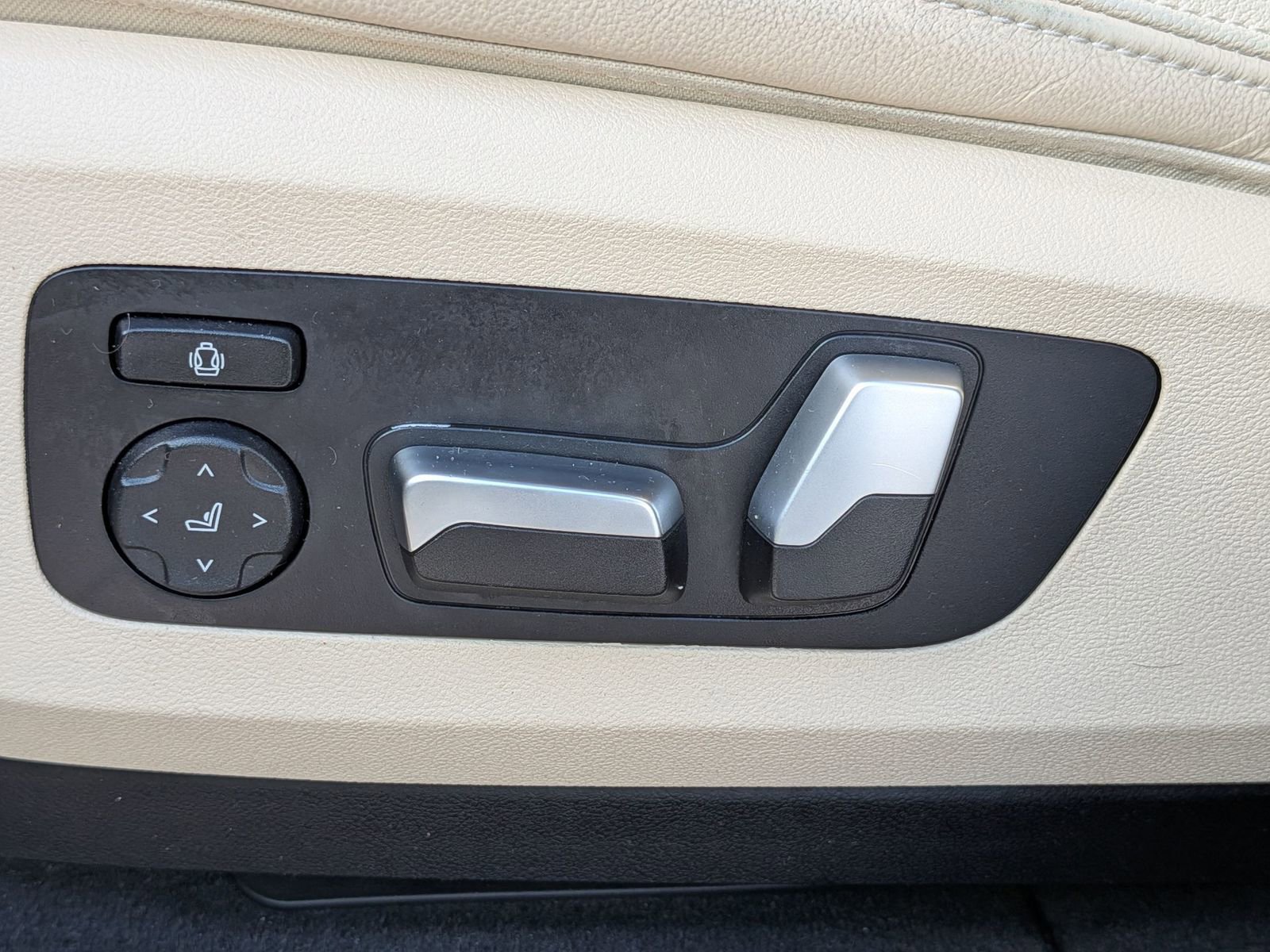 Used 2021 BMW X5 xDrive40i w/ Convenience Package image 16