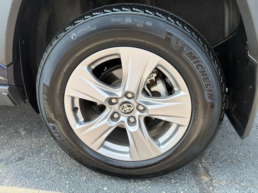 Used 2025 Toyota RAV4 XLE w/ Convenience Package FWD image 11