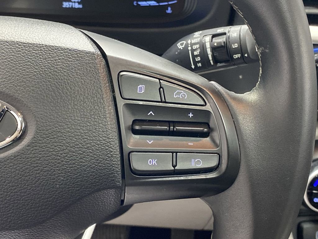 Used 2025 Hyundai Venue SEL image 33