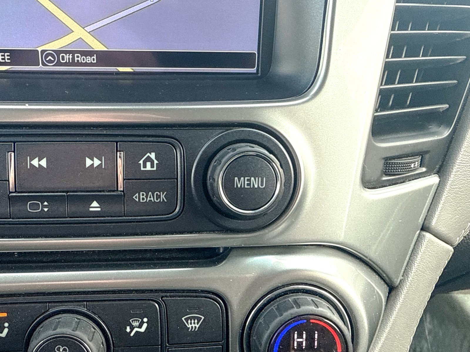 Used 2018 Chevrolet Suburban LT image 32