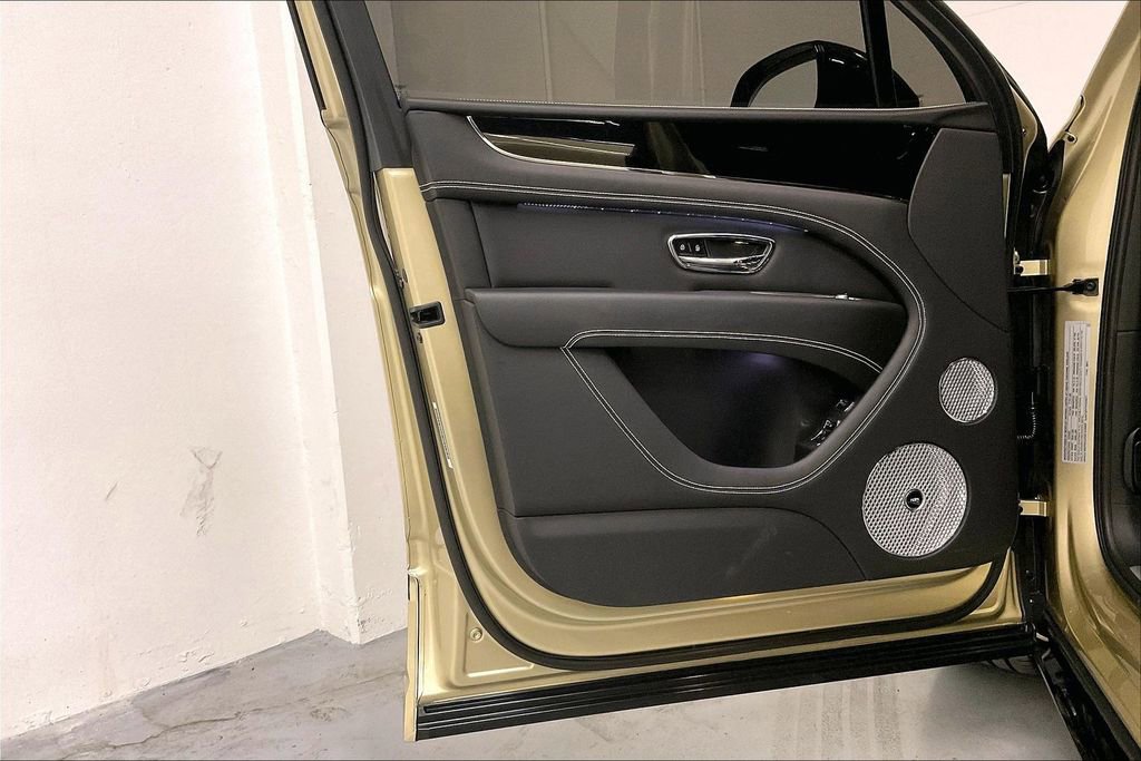 Used 2023 Bentley Bentayga image 19