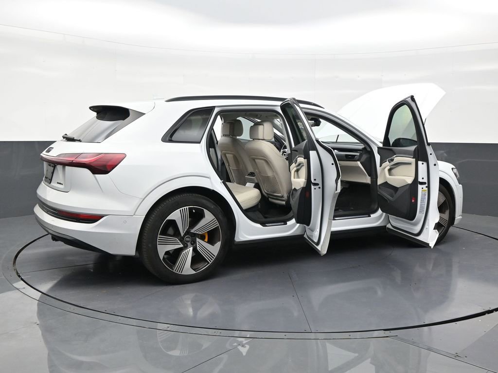 Used 2023 Audi e-tron Premium Plus w/ Premium Plus Package image 28