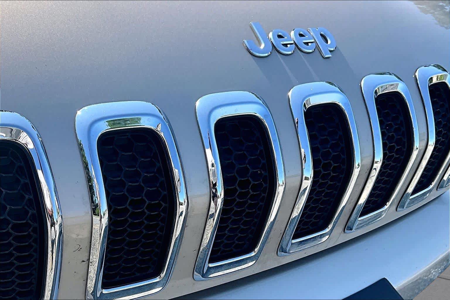 Used 2015 Jeep Cherokee Sport w/ Sport Appearance Group FWD image 30