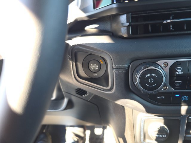 Used 2025 Jeep Wrangler Unlimited Sahara w/ Safety Group AWD/4WD image 21