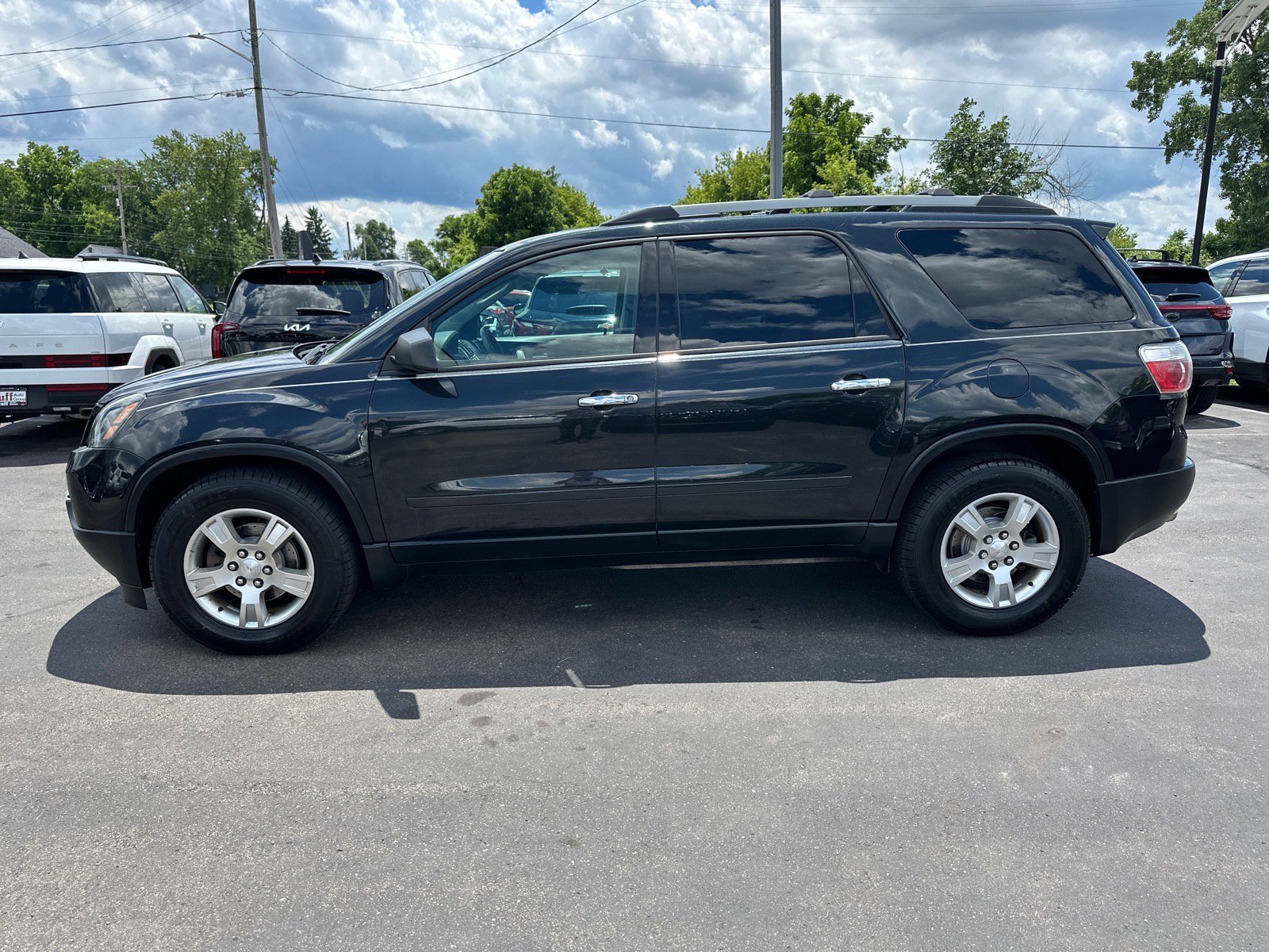 Used 2011 GMC Acadia SL w/ Preferred Package FWD image 9