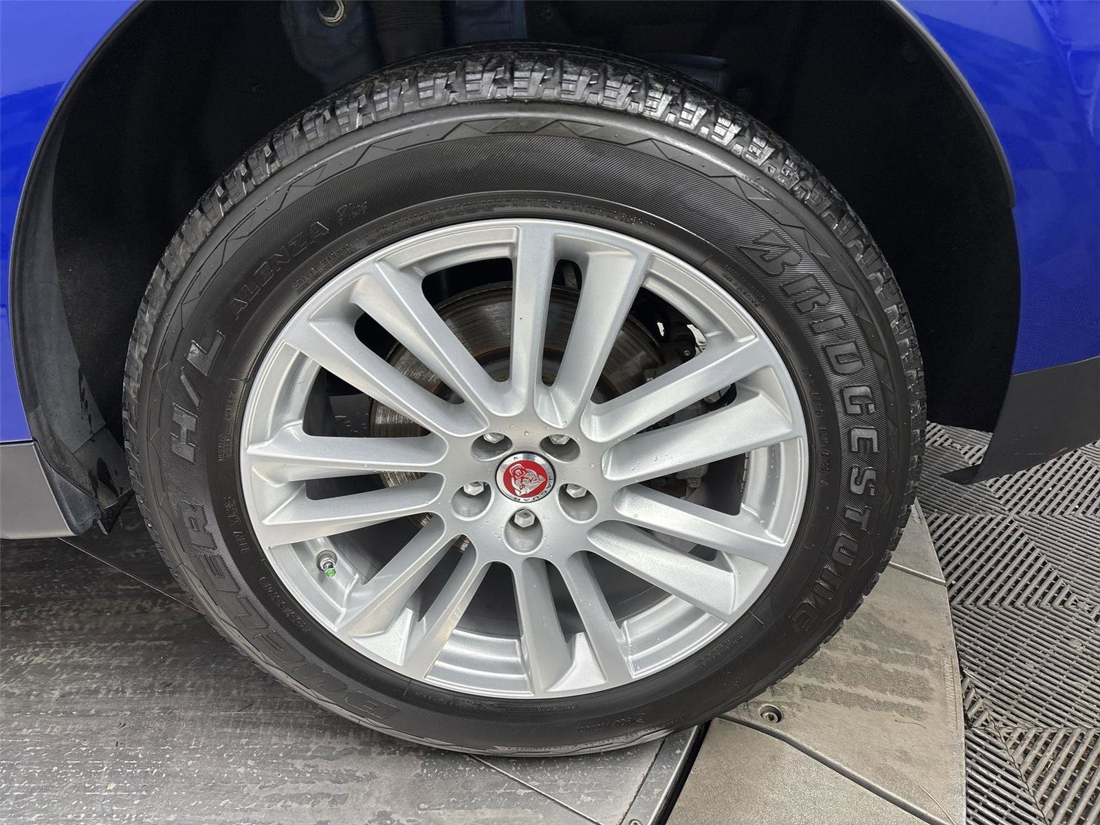 Used 2020 Jaguar F-PACE Prestige image 27