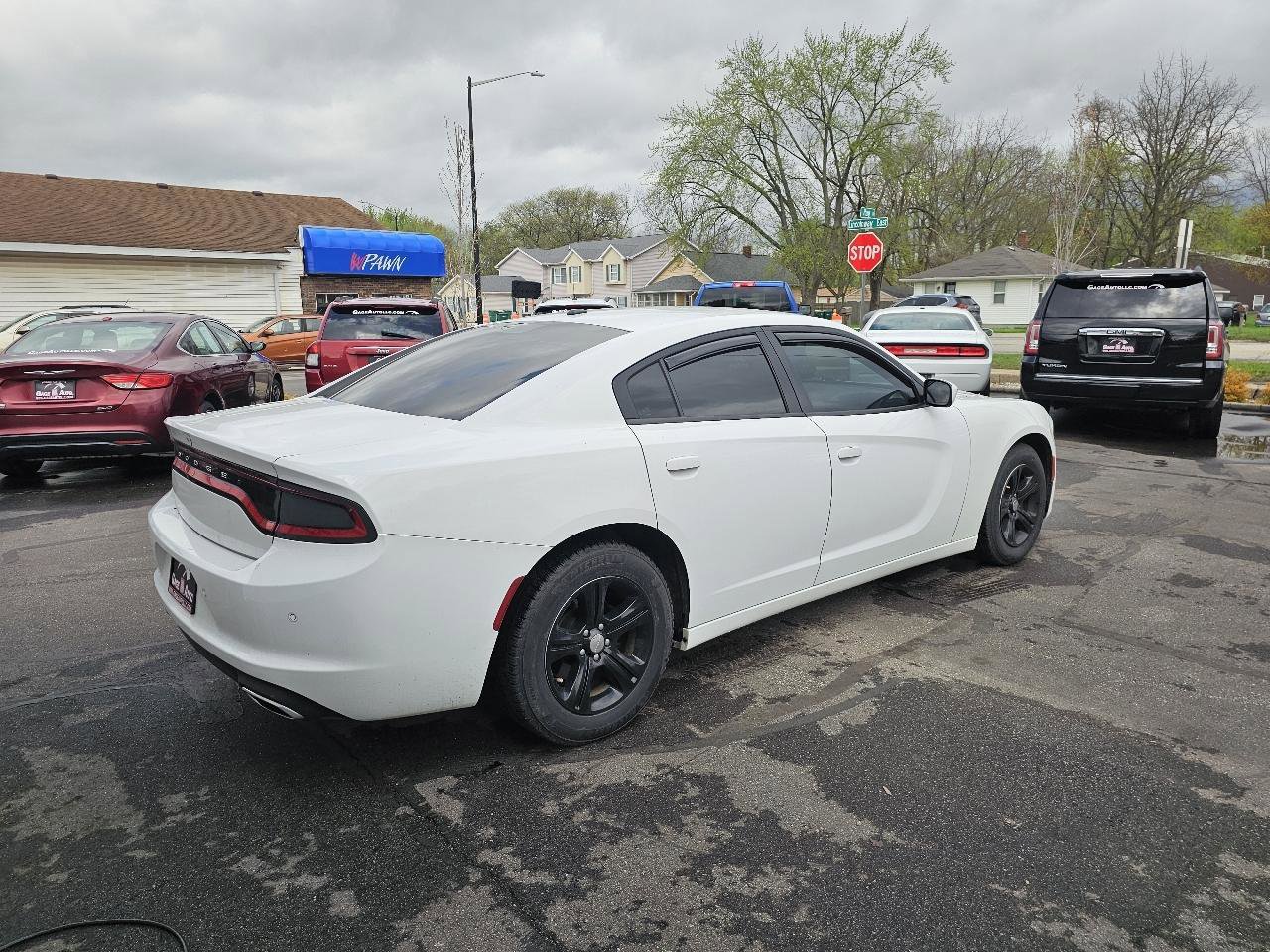 Used 2018 Dodge Charger SXT RWD image 12