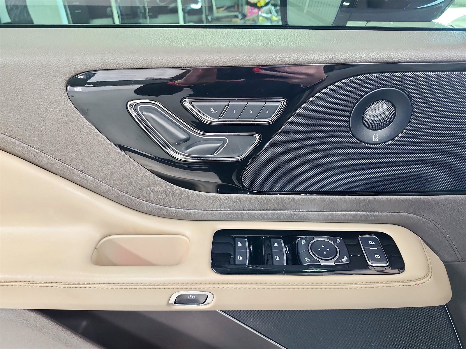 Used 2020 Lincoln Aviator Reserve image 35