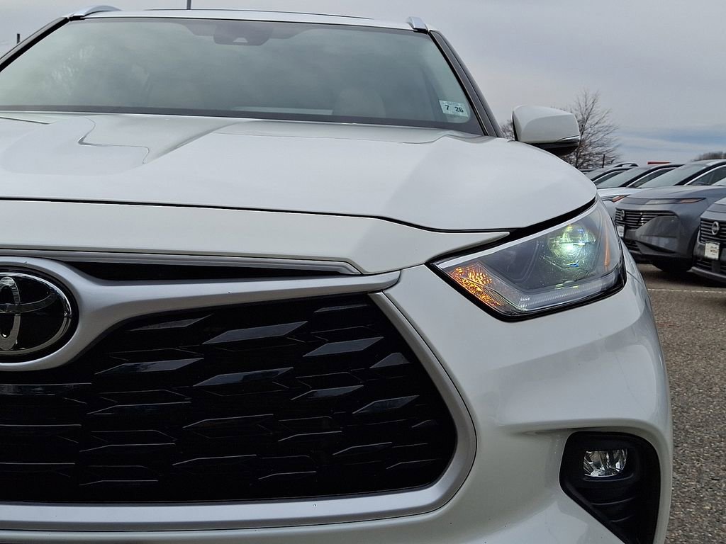 Used 2021 Toyota Highlander XLE image 11