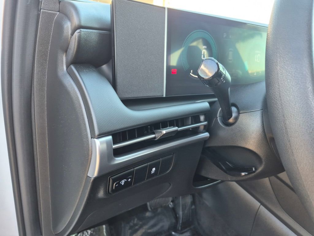 Used 2025 Hyundai Tucson SE image 11