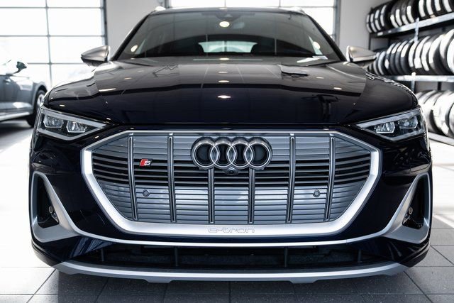 Used 2022 Audi e-tron S Prestige AWD/4WD image 2