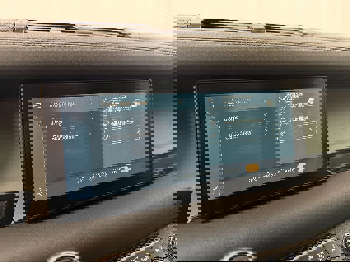 Used 2020 Land Rover Defender 110 First Edition image 21