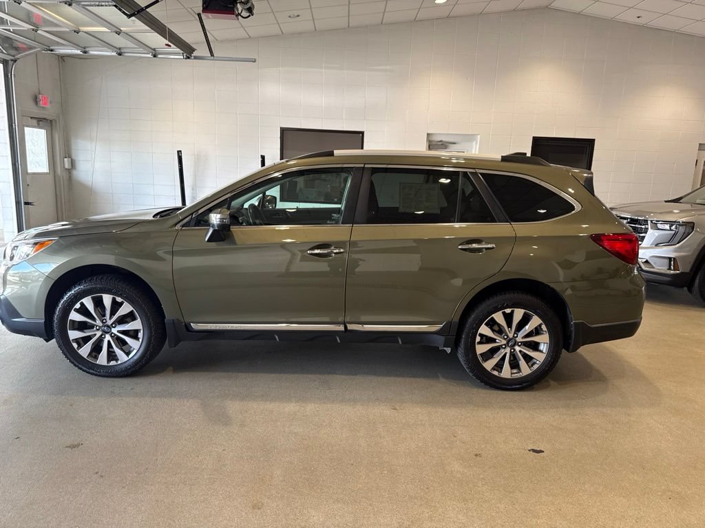 Used 2017 Subaru Outback 3.6R Touring AWD/4WD image 4