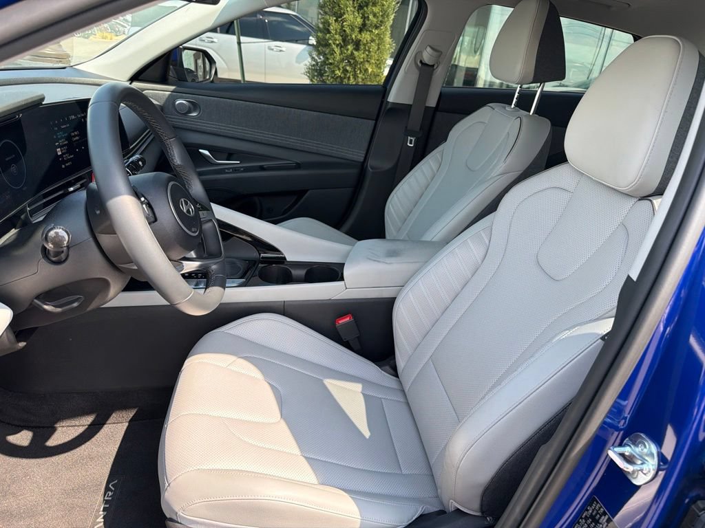 Certified 2026 Hyundai Elantra Limited FWD image 5