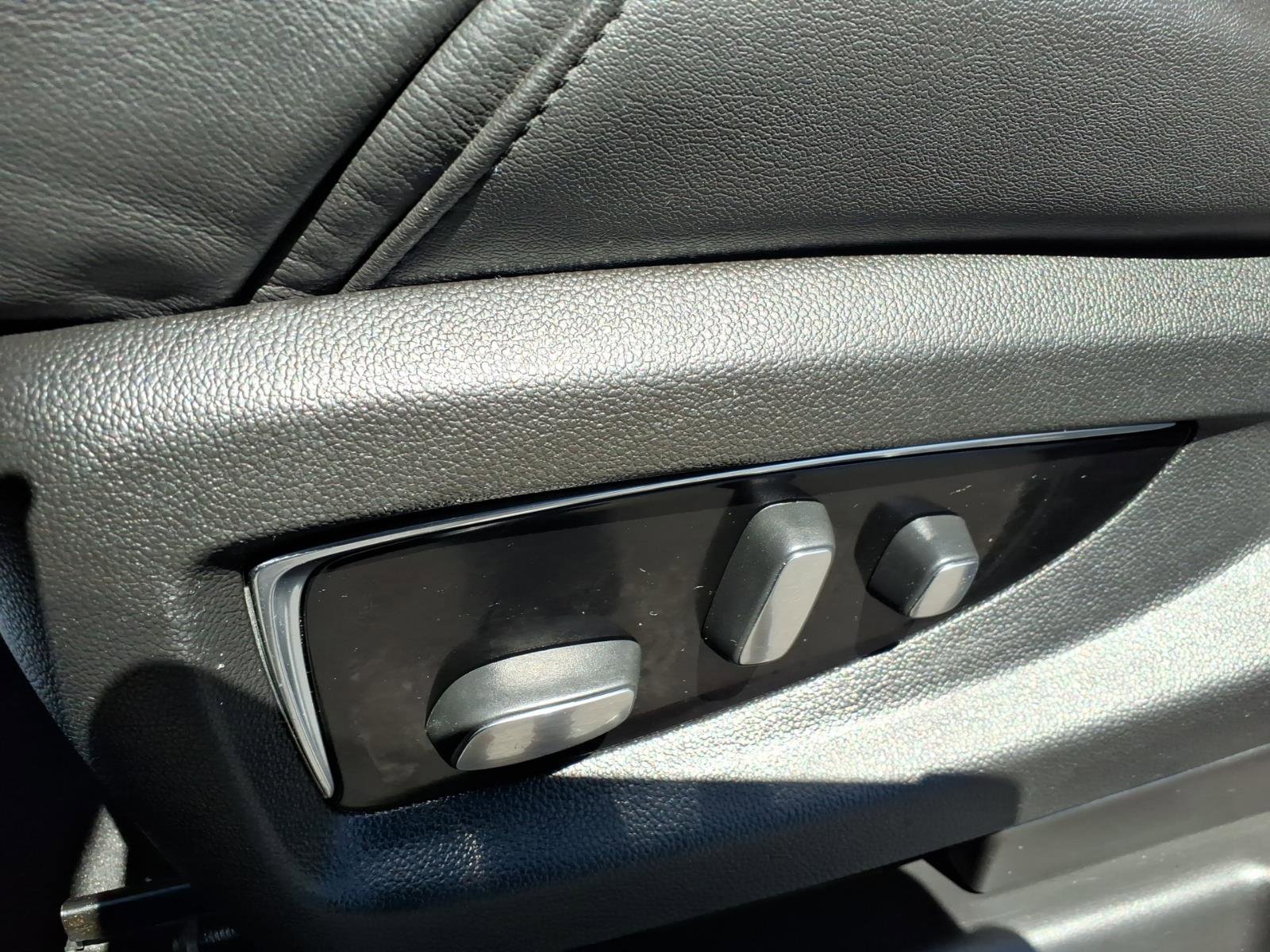 Used 2019 Cadillac Escalade Luxury AWD/4WD image 24