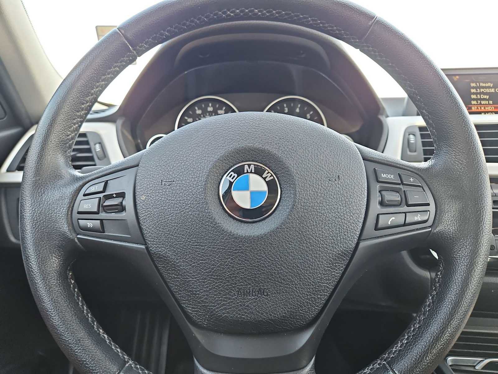 Used 2016 BMW 320i Sedan RWD image 24