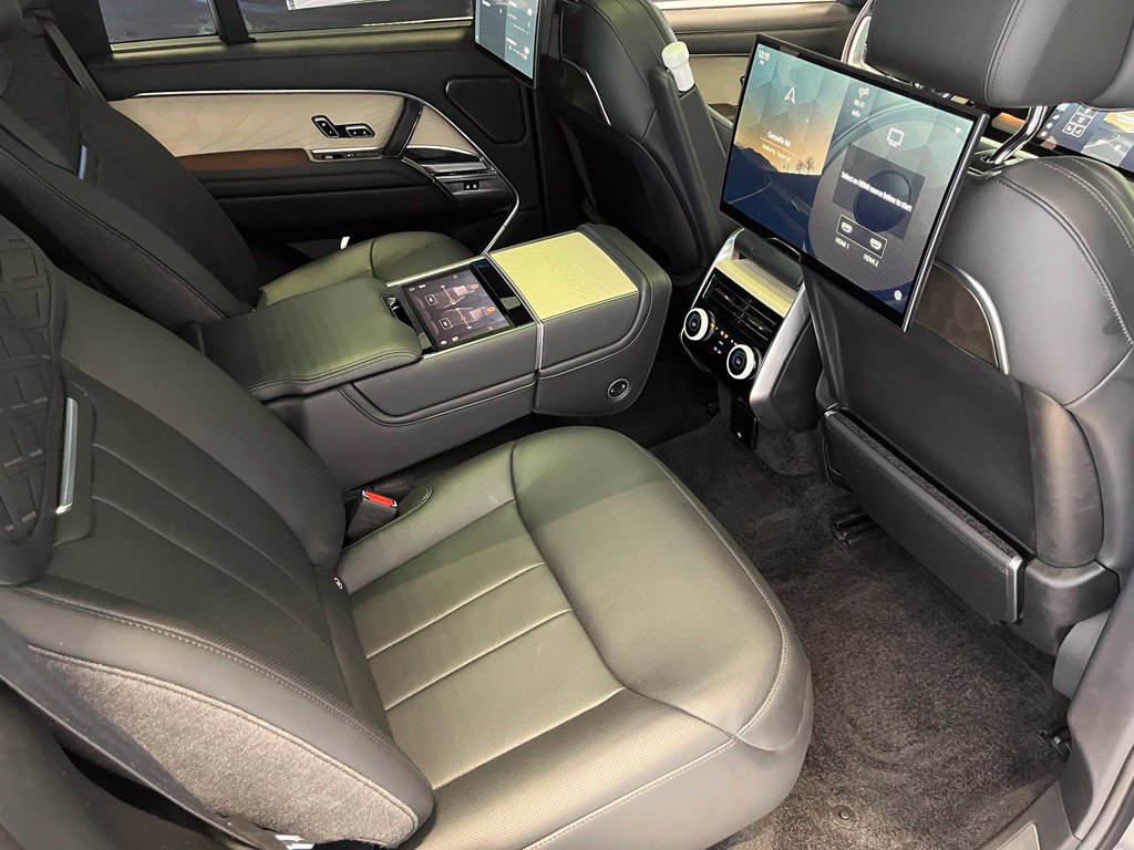 Used 2024 Land Rover Range Rover SV AWD/4WD image 49