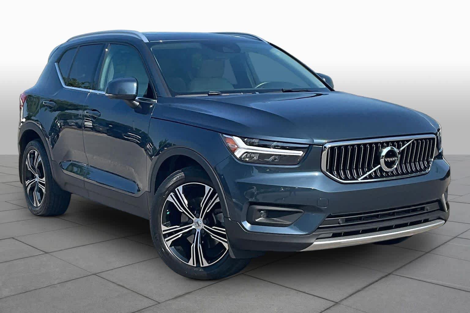 Used 2021 Volvo XC40 T4 Inscription w/ Protection Package FWD image 2