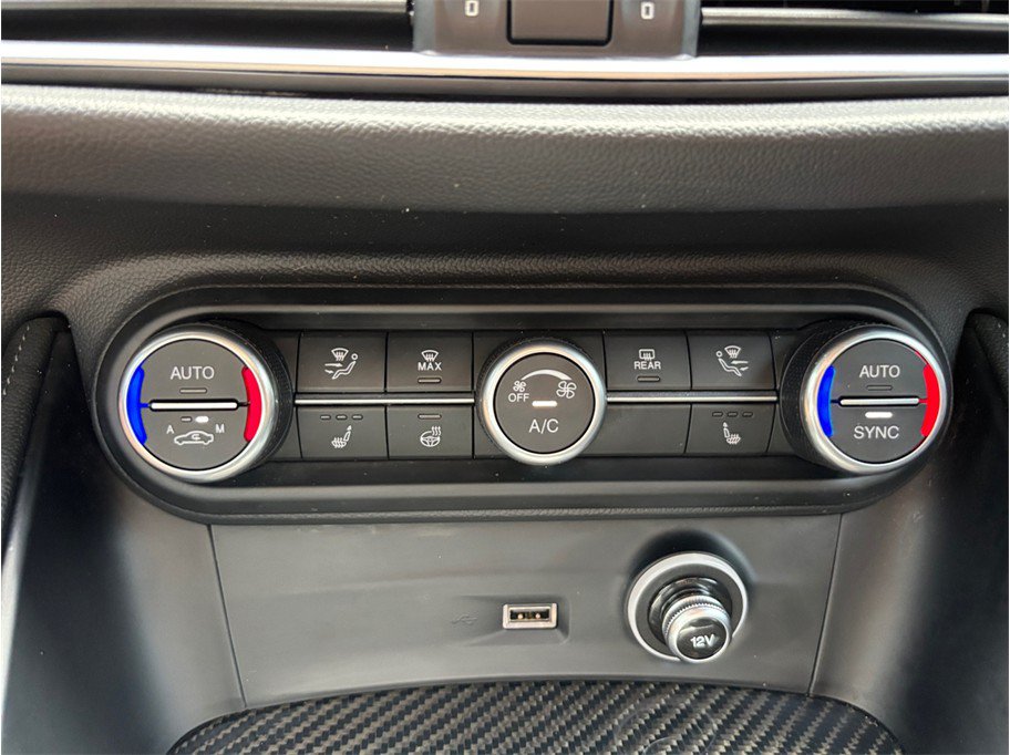Used 2023 Alfa Romeo Stelvio Estrema AWD/4WD image 34