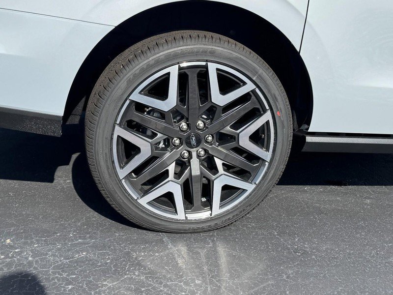New 2026 Ford Expedition Max Platinum AWD/4WD image 4