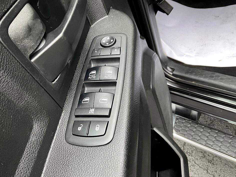 Used 2018 RAM 2500 Tradesman w/ Chrome Appearance Group image 12