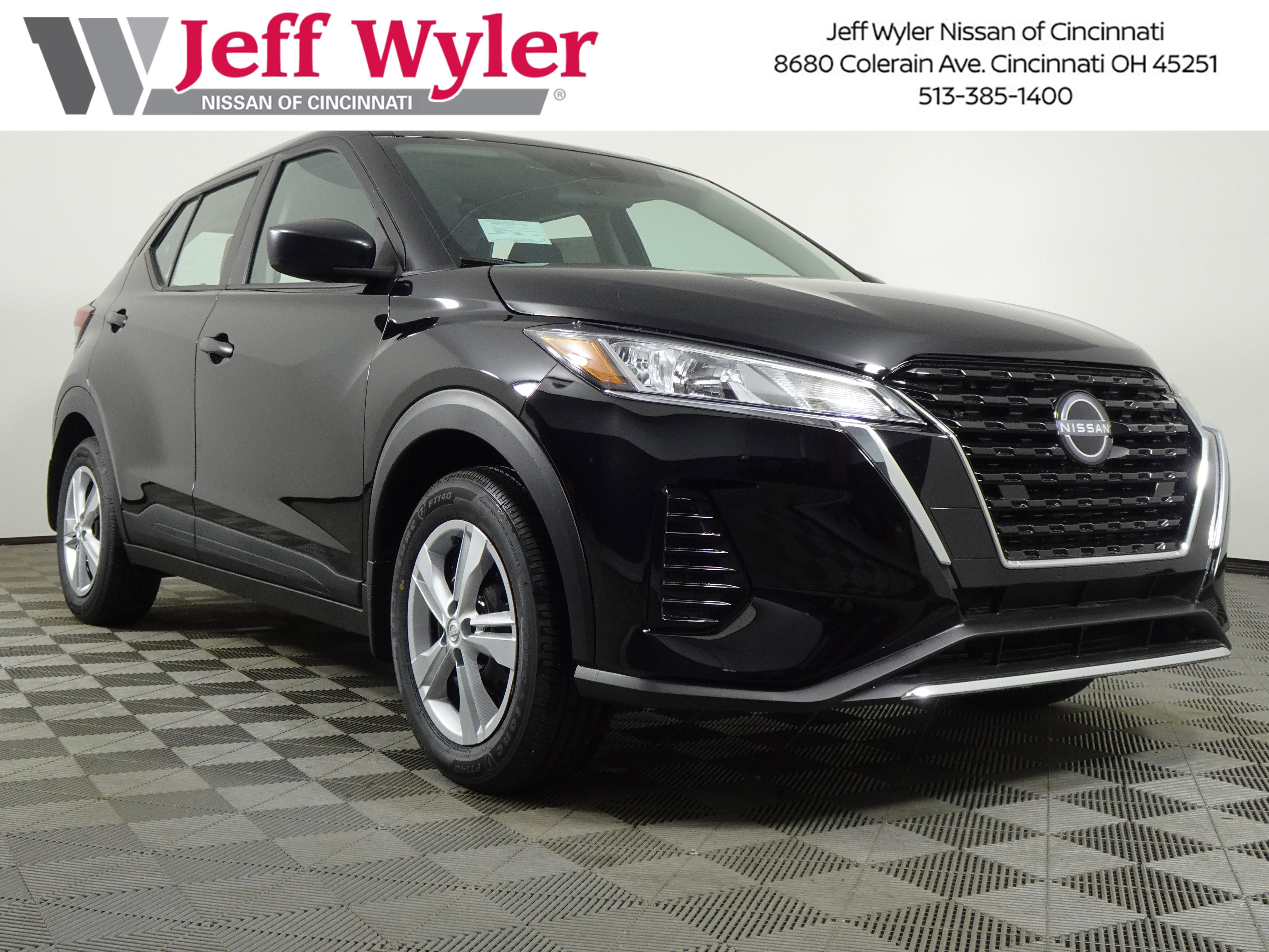 New 2025 Nissan Kicks Play S